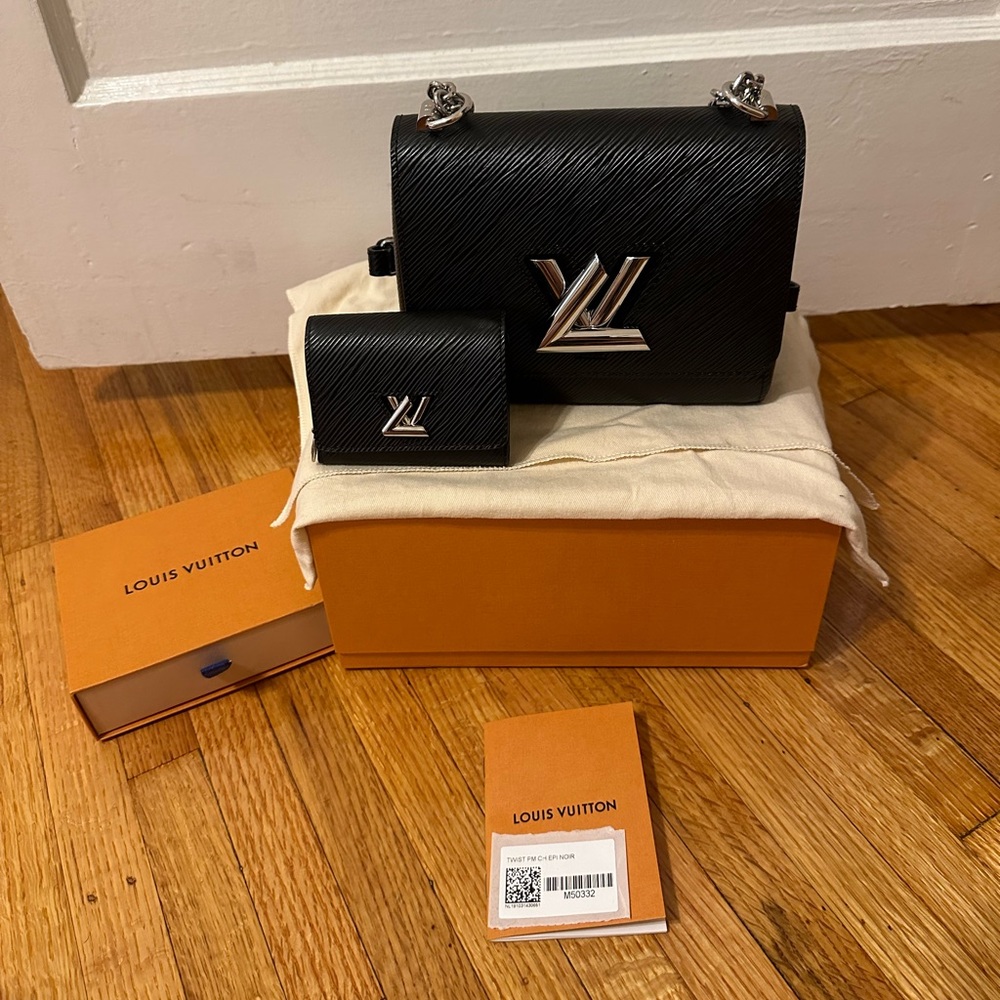 Louis Vuitton Twist PM Epi Leather bag and wallet